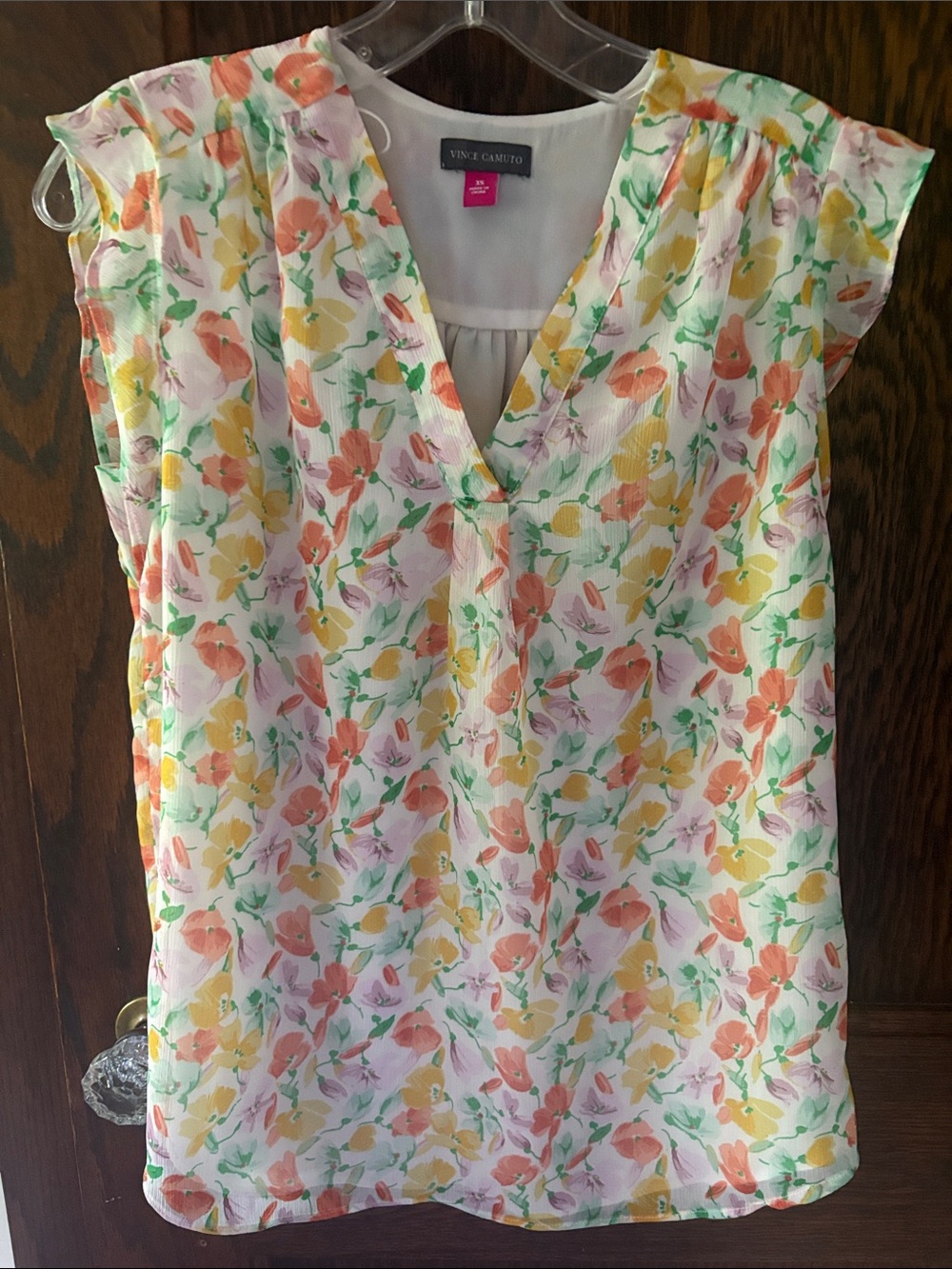 Vince Camuto Pastel Floral V-Neck Cap Sleeve Top, loose fitting and lined. XS